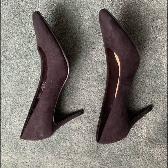 Old Navy Pointy Toe Black Suede Like Shoes NWOT Size 8 - Picture 4 of 5